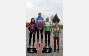 5489a50c0f10d_HtesavoiepodiumminimefilleCX.jpg
